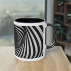 „Hypnotic Spiral“ Designer-Tasse aus der „Black & White“-Kollektion von Taffet.shop, 325 ml