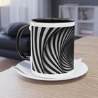 „Hypnotic Spiral“ Designer-Tasse aus der „Black & White“-Kollektion von Taffet.shop, 325 ml
